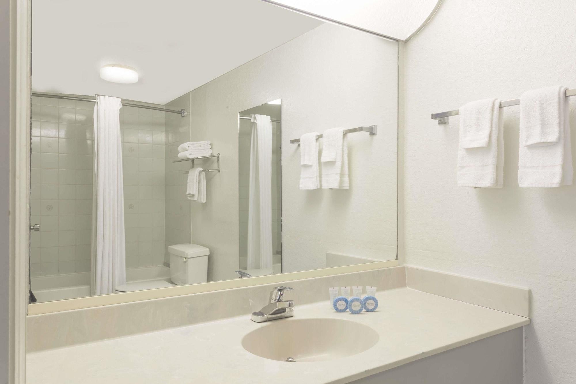 Days Inn & Suites By Wyndham Port Richey Exteriér fotografie