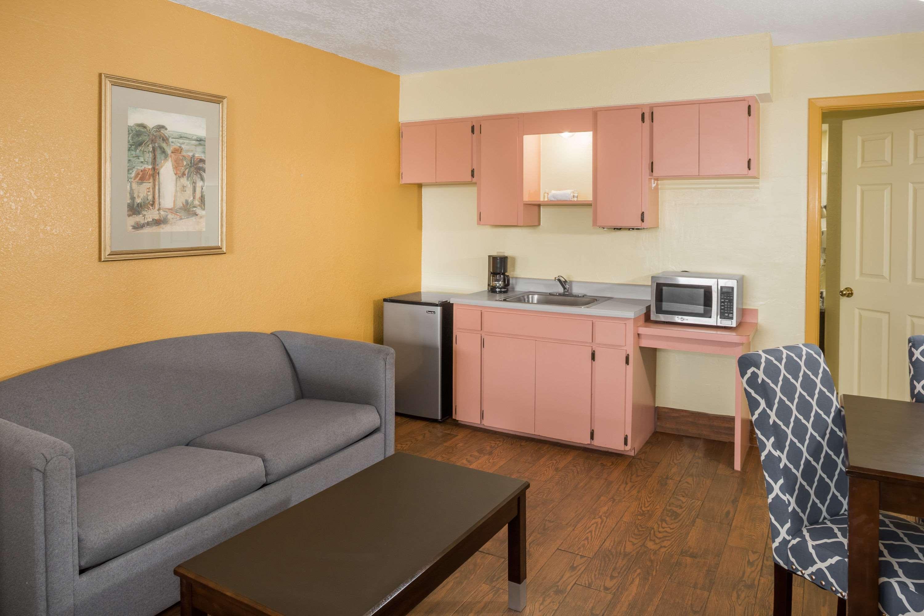 Days Inn & Suites By Wyndham Port Richey Exteriér fotografie